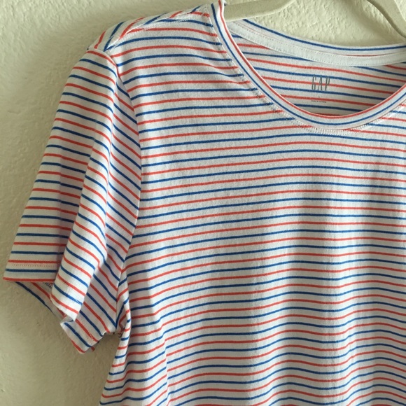 Gap - Classic Scoop Neck Tee - Picture 2 of 4